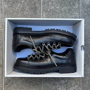 CRICLE CAGE MOUNTAIN DERBY CROC 블랙