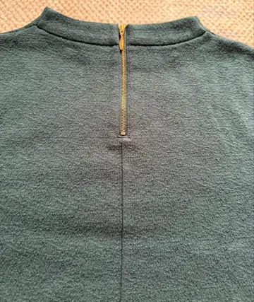 언타이틀 다크 그린 상의 백 지퍼 부착 새상품