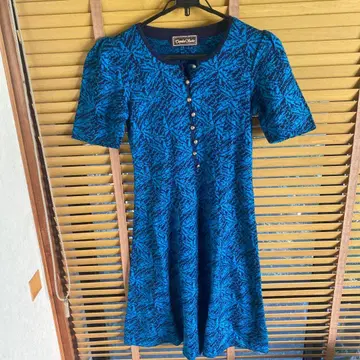 사이토 토요코 파란색 패턴 반팔 원피스