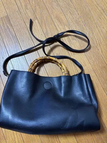 대나무 핸들 블랙 가죽 숄더백