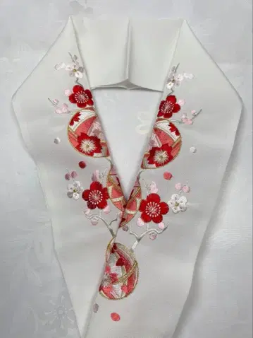 미사용 t-040 장식용 깃 자수 후리소데 성인식 매화 수구