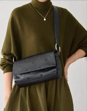 도트 바디 백 숄더백