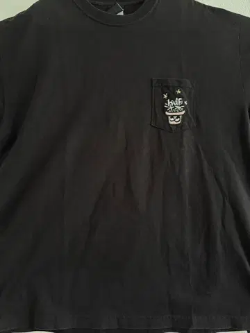 huf 포켓 부착 블랙 T셔츠