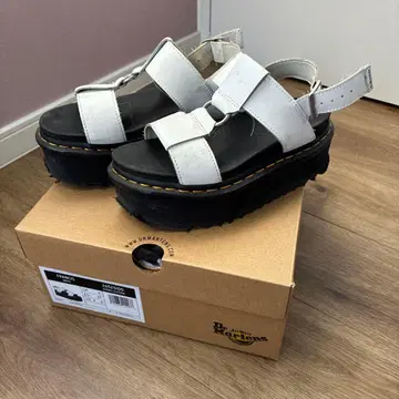 닥터 마틴 프랜시스 화이트 샌들 EU37