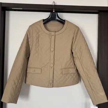 베이지 인조 가죽 퀼팅 자켓 크롭 기장