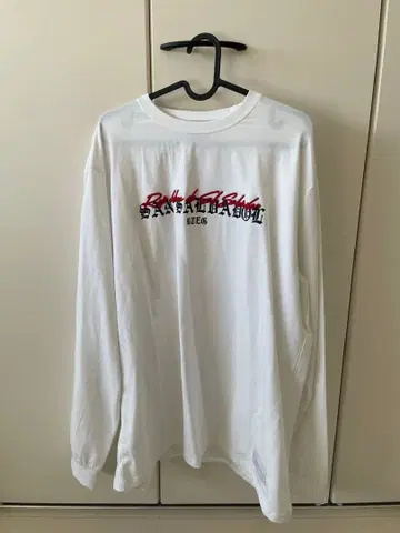 아담스 저글러 화이트 긴팔 티셔츠 그래픽 프린트