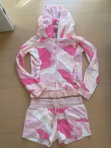 Rady 헬로키티 콜라보 셋업 프리 사이즈