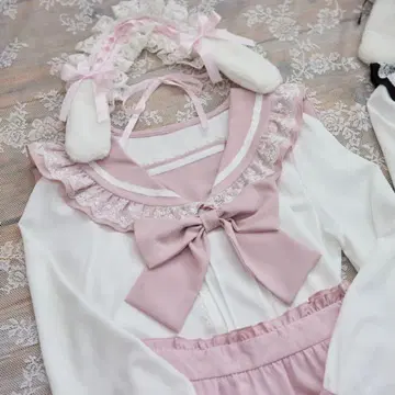 DearMyLove 레이스 프릴 리본 세일러 블라우스