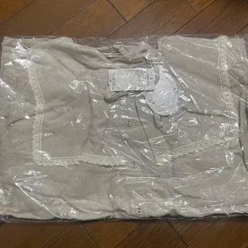 사만사 모스모스 유베시상 콜라보 블라우스