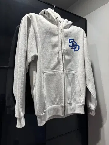 스차다라파 후디 M