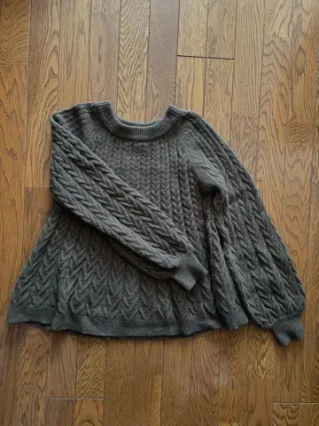 케이블 짜임 카키 긴팔 스웨터