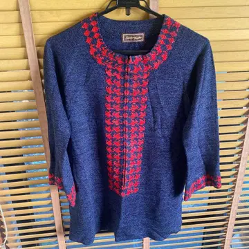 사이토 토요코 네이비 레드 자수 긴팔 니트