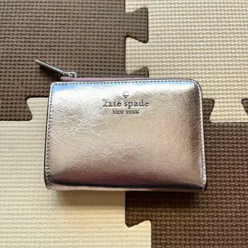 미사용 새상품 케이트 스페이드 메탈릭 핑크 접이식 지갑