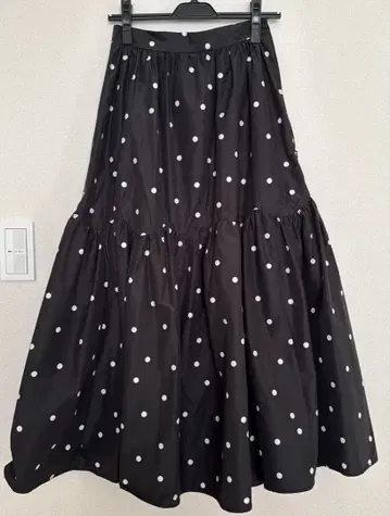 BEARDSLEY 블랙 도트 플레어 스커트