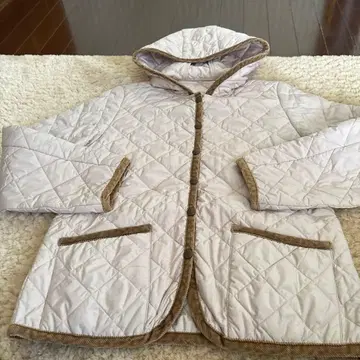 아이보리 퀼팅 자켓 후드 부착