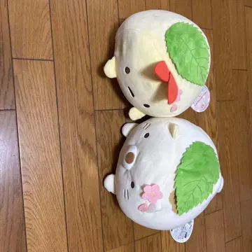 크림색 잎사귀 달린 봉제 인형