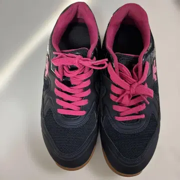 데상트 스니커즈 24cm