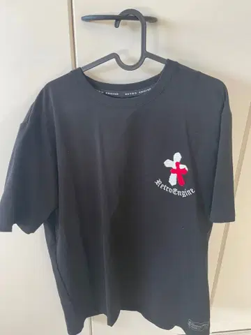 아담스 저글러 미사용 크로스 디자인 T셔츠 블랙