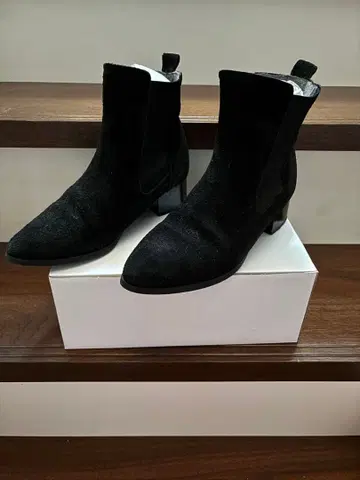 블랙 스웨이드 사이드 고어 부츠 중간 힐