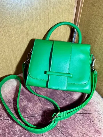 거의 새상품 미니 숄더백 핸들 부착