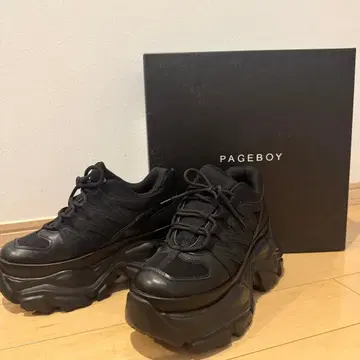 PAGEBOY 블랙 통굽 스니커즈 M
