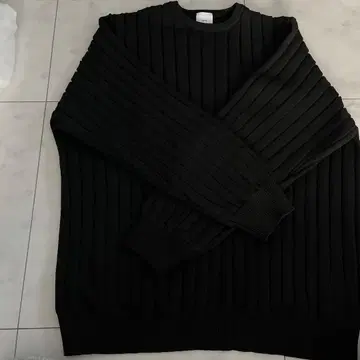 Lui's 블랙 리브 스웨터