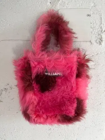 애슐리 윌리엄스 핑크 퍼 핸드백