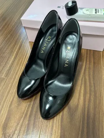 다이애나 에나멜 펌프스 23.5cm