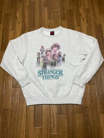 스트레인저 씽스 GU 콜라보 맨투맨 S 사이즈