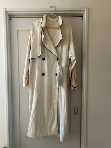 FROME 화이트 트렌치코트