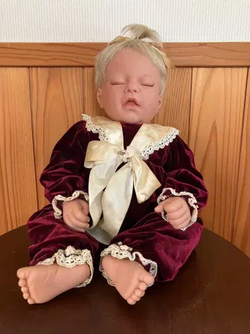 와인 레드 벨벳 드레스 인형