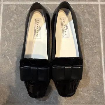 TEMPERATE 블랙 리본 포함 플랫슈즈