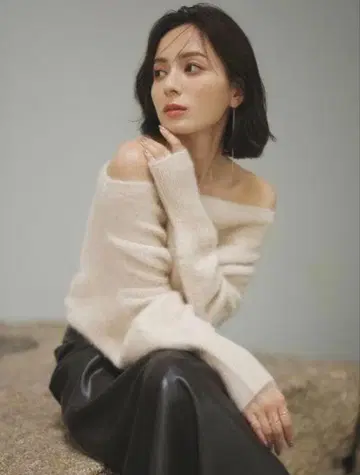 [ 새상품급 ] anuans 라쿤 폭스 오프숄더 니트 풀오버 LBEG