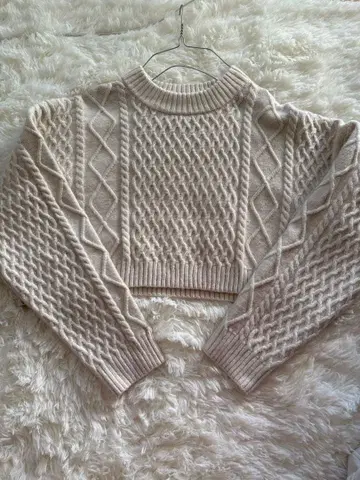 H&M 화이트 케이블 짜임 크롭 숏 기장 니트 L 사이즈