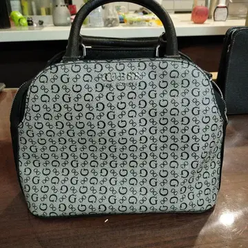 GUESS 숄더백 그레이/블랙