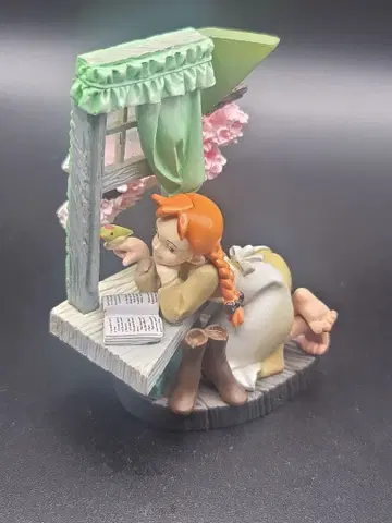 빨간 머리 앤 카이요도 창가에서 몽상하는