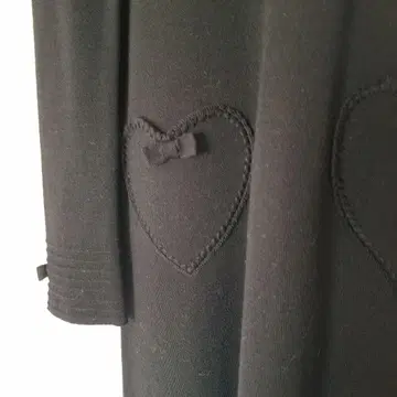 엠즈 그레이시 블랙 하트 포켓 부착 긴팔 원피스