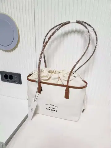 DEPOUND 로고 화이트 토트백