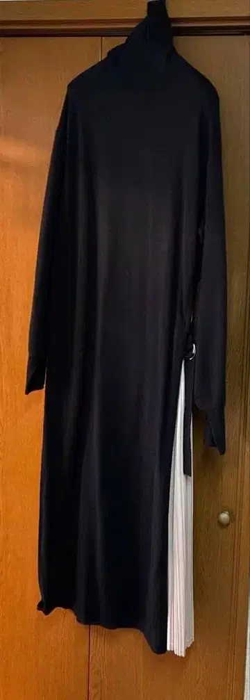 터틀넥 블랙 롱 원피스