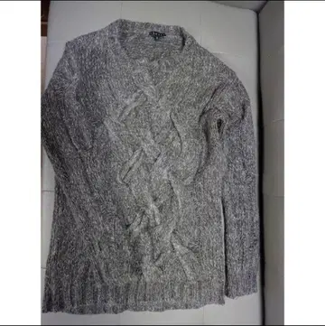 Theory 그레이 케이블 니트 스웨터