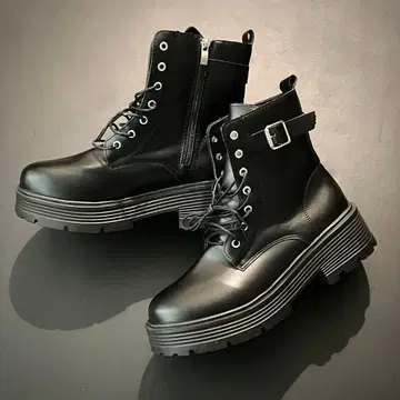 블랙 디자인 통굽 메탈 부츠 Y2K