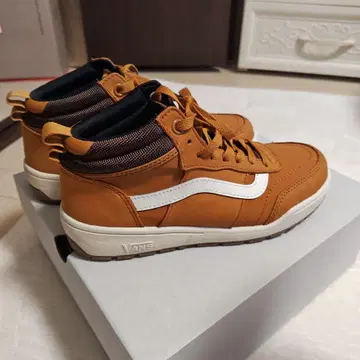 Vans 브라운 하이컷 스니커즈