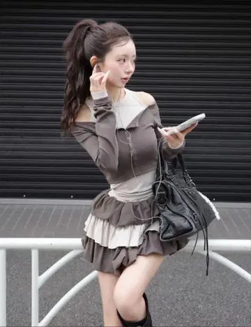 Darich 오프숄더 레이어드 리브 탑, 컷 프릴 믹스 미니 스커트