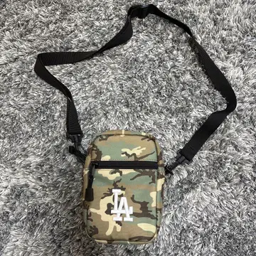 카모 패턴 LA 자수 숄더백