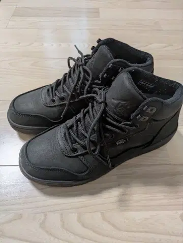 Vans 블랙 하이컷 신발 겨울 최강 아이템 26.5