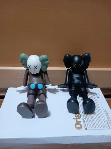 KAWS 엘프 귀 피규어 2개 세트 약 15cm