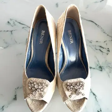 BENIR 아이보리 오픈토 힐