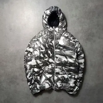 폴란드제 UEG 경량 타이벡 소재 그래픽 올 패턴 다운 자켓