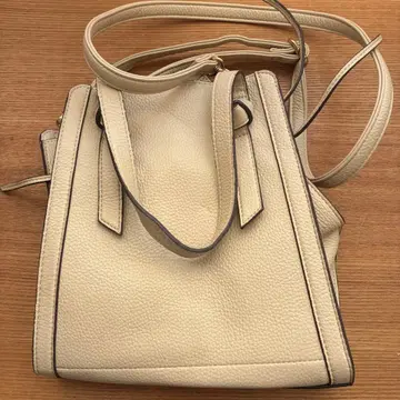 아이보리 가죽 토트백