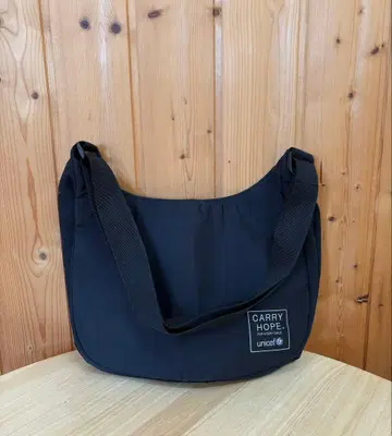[ 새상품 ] 유니세프 UNICEF CARRY HOPE 바디백 블랙